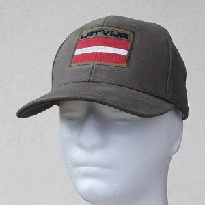 Beisbola cepure ar Latvijas karodziņa izšuvumu. (ID129)